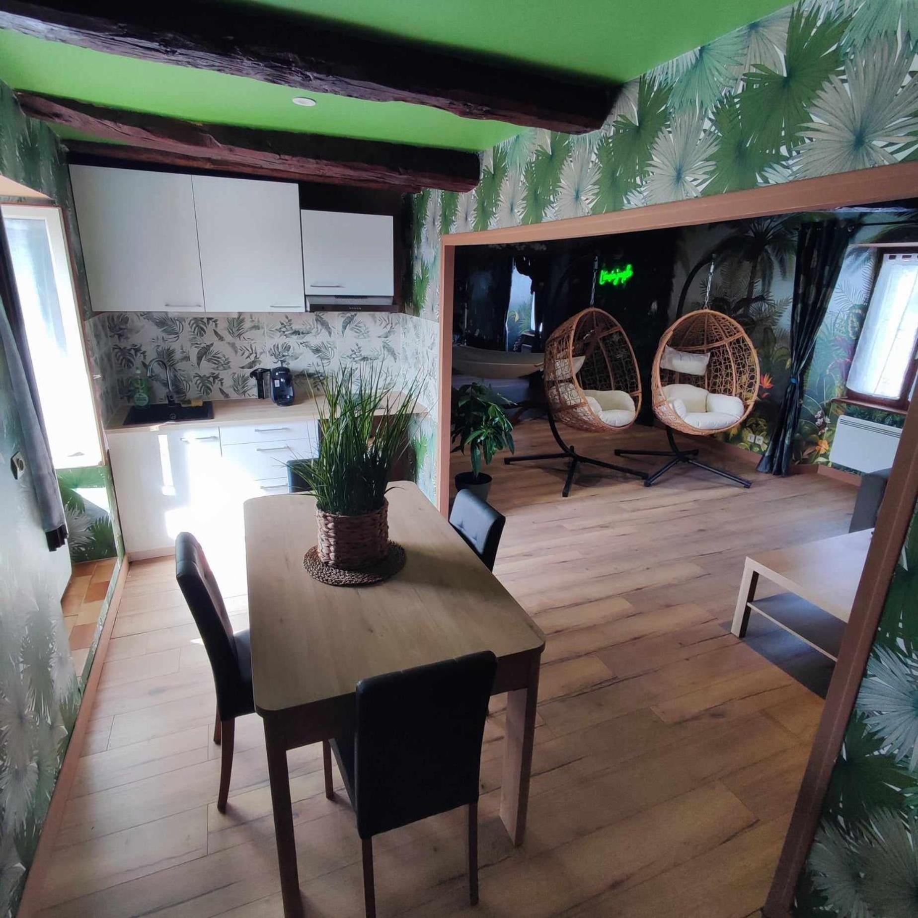 L'Evasion Jungle Apartment Saint-Pierre-de-Plesguen Exterior photo